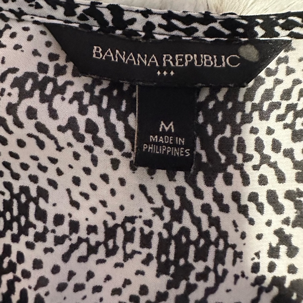 Banana Republic Black and White Patterned Blouse - Picture 6 of 10
